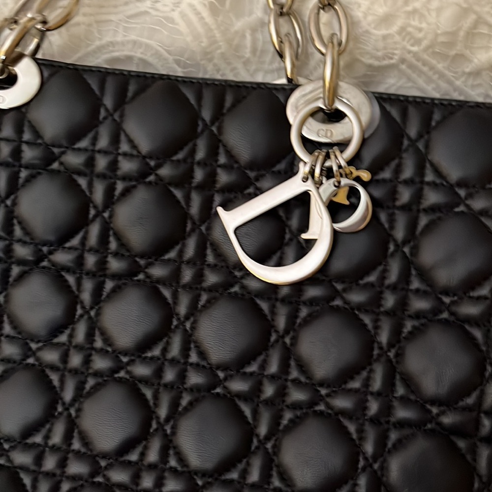 DIOR PURSE  LIKE NEW CONDITION - Picture 3 of 16